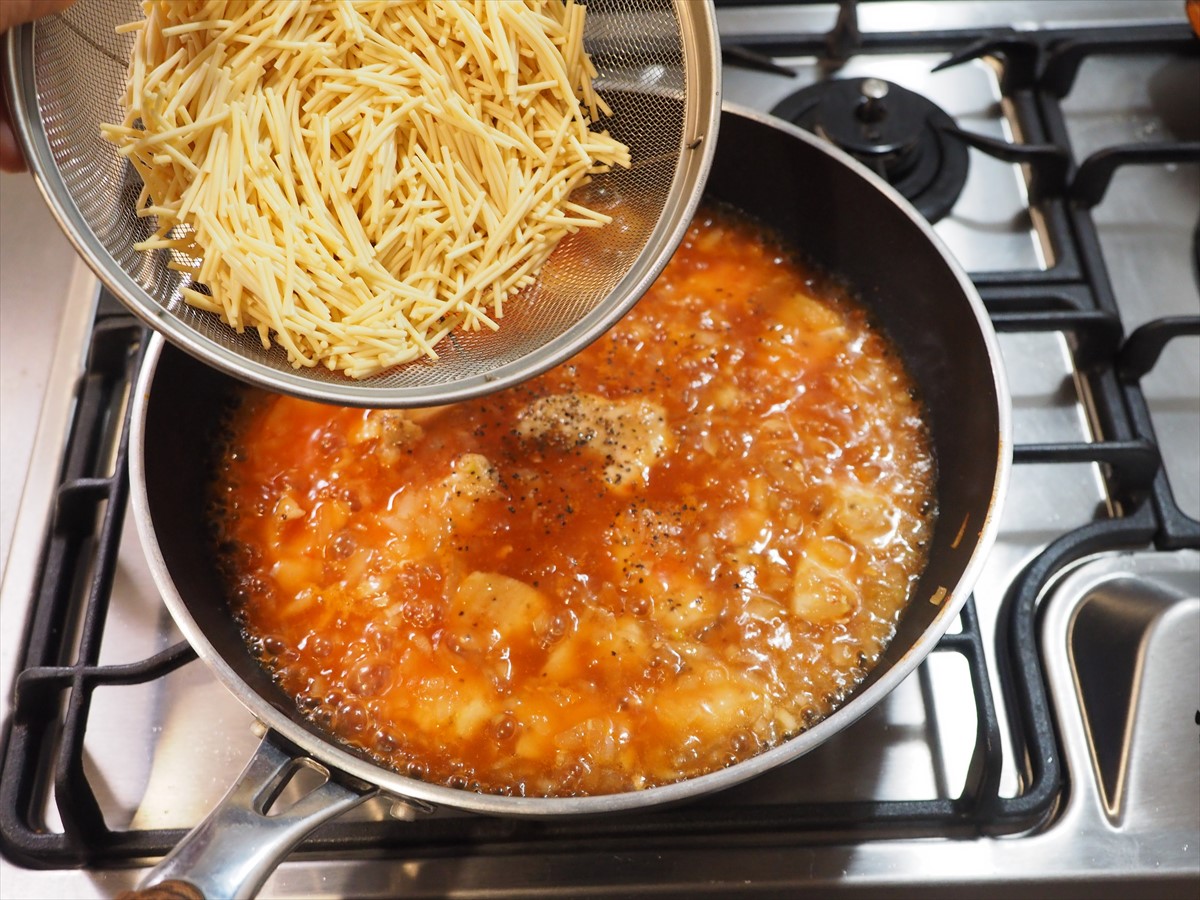 鶏むね肉とブロッコリーのパスタパエリア