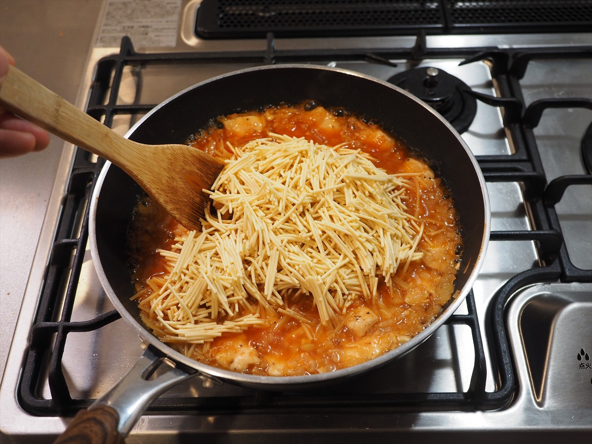 鶏むね肉とブロッコリーのパスタパエリア