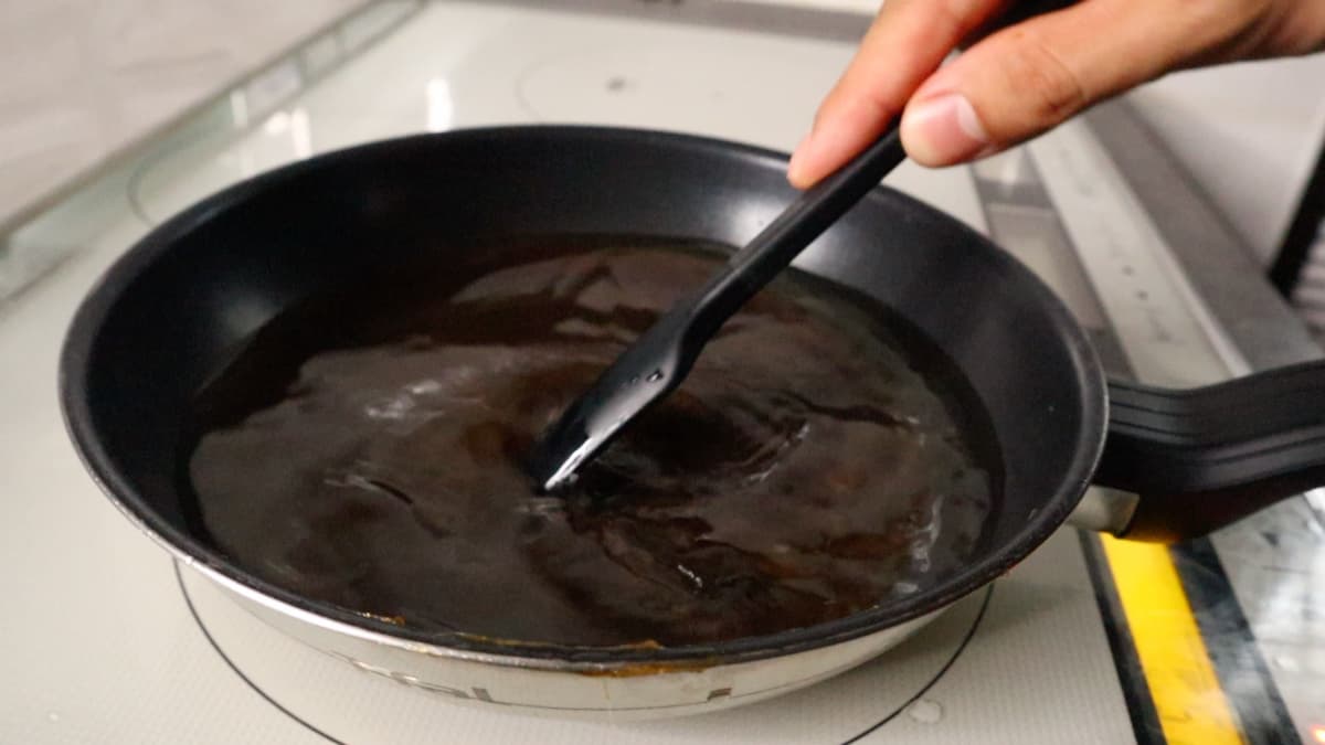 極上みそ煮込みうどん カラメルとなじませる