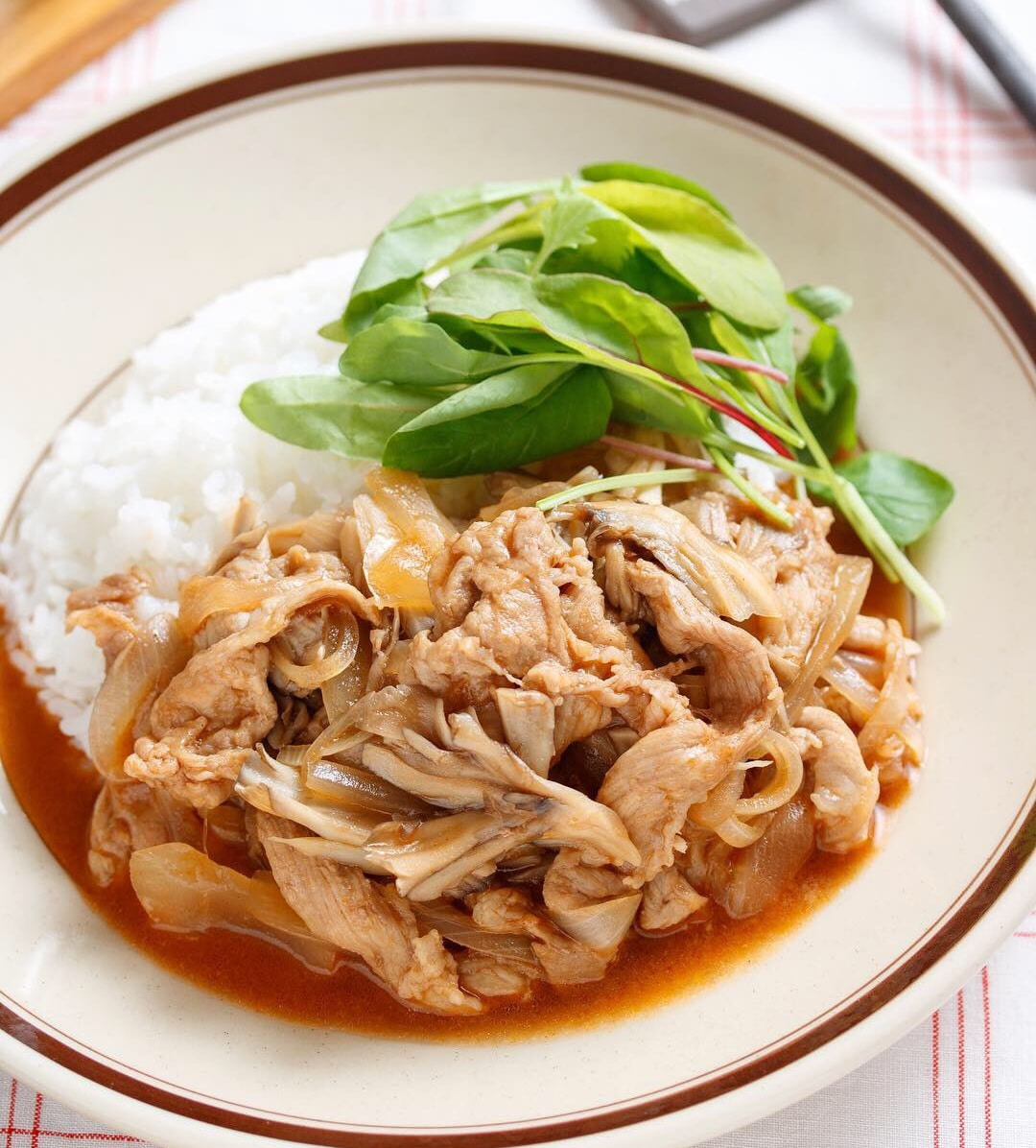 レンジで完成!ご飯がすすむ「玉ねぎ×豚肉」のメインおかず