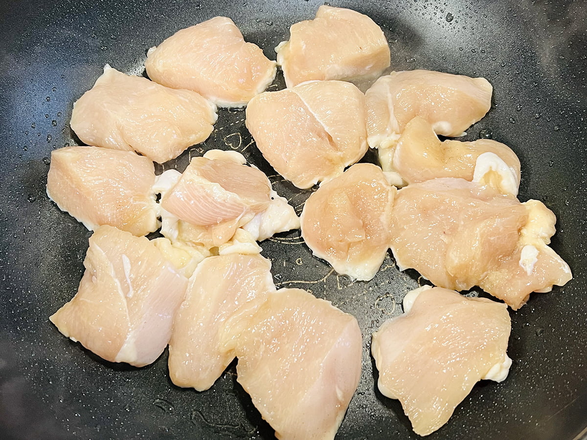 鶏むね肉を焼く