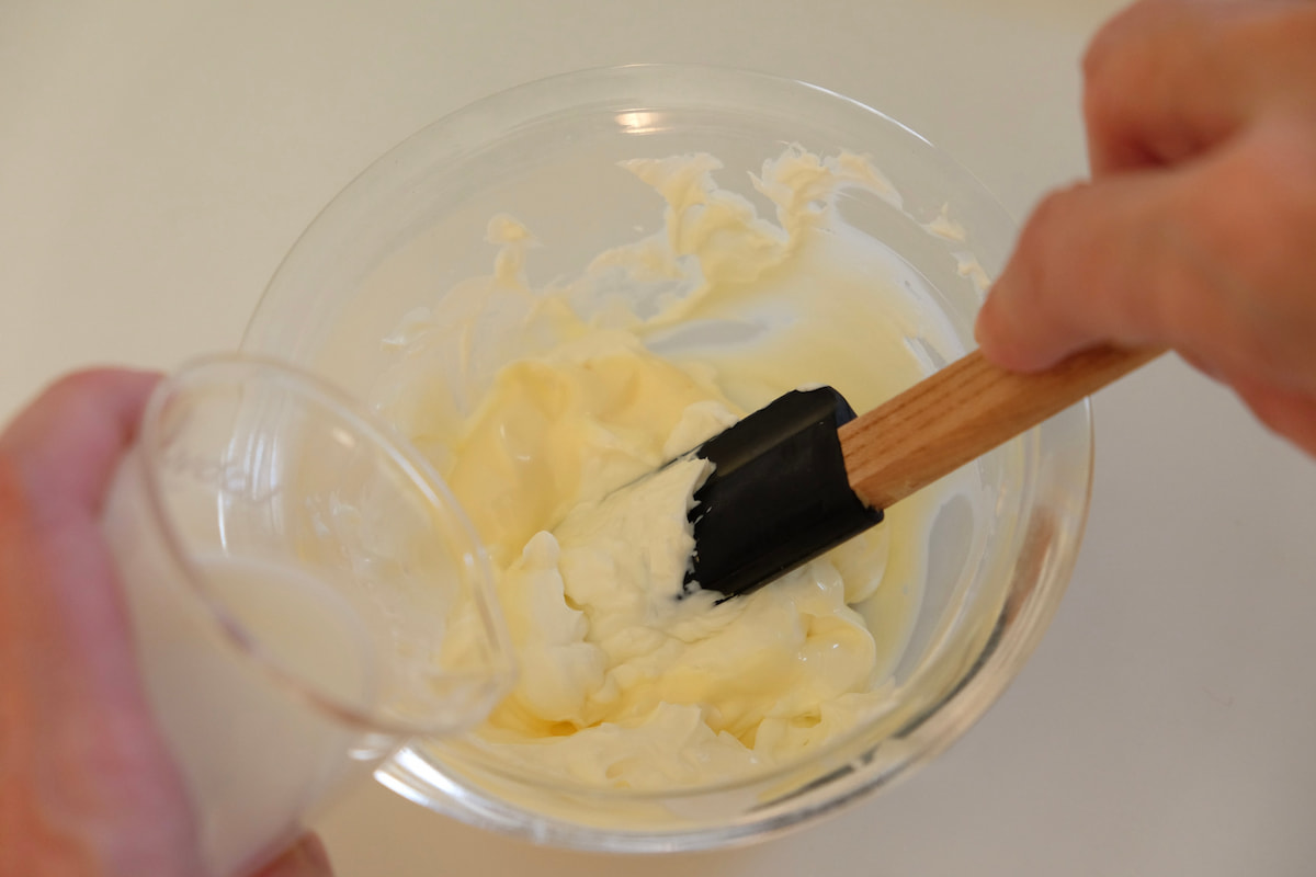 工程5 春菊とチキンのクリームチーズサラダ