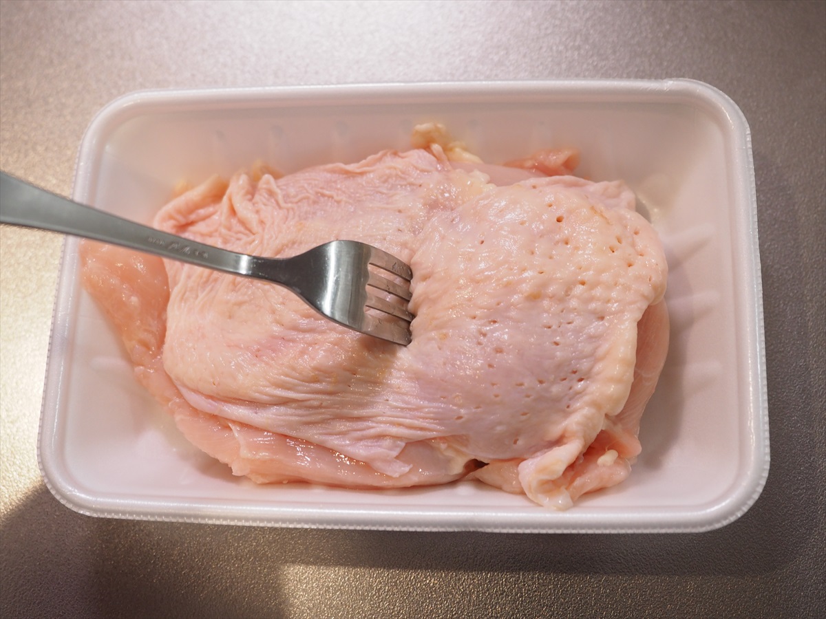 鶏むね肉の鴨ロース風、赤ワインソース