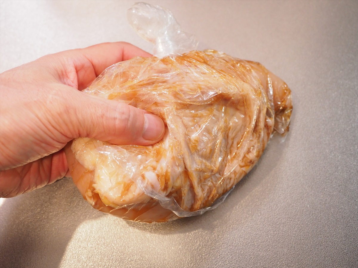 鶏むね肉の鴨ロース風、赤ワインソース