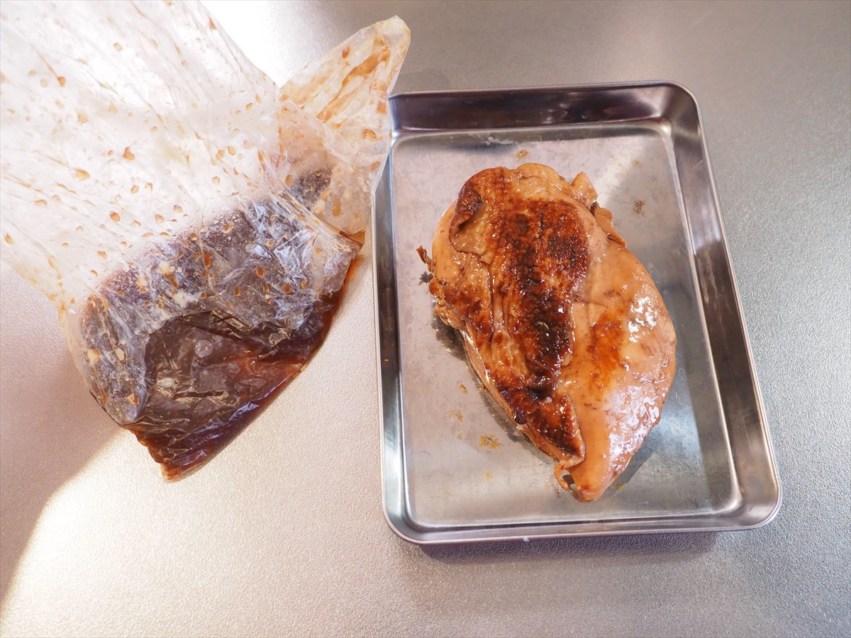 鶏むね肉の鴨ロース風、赤ワインソース