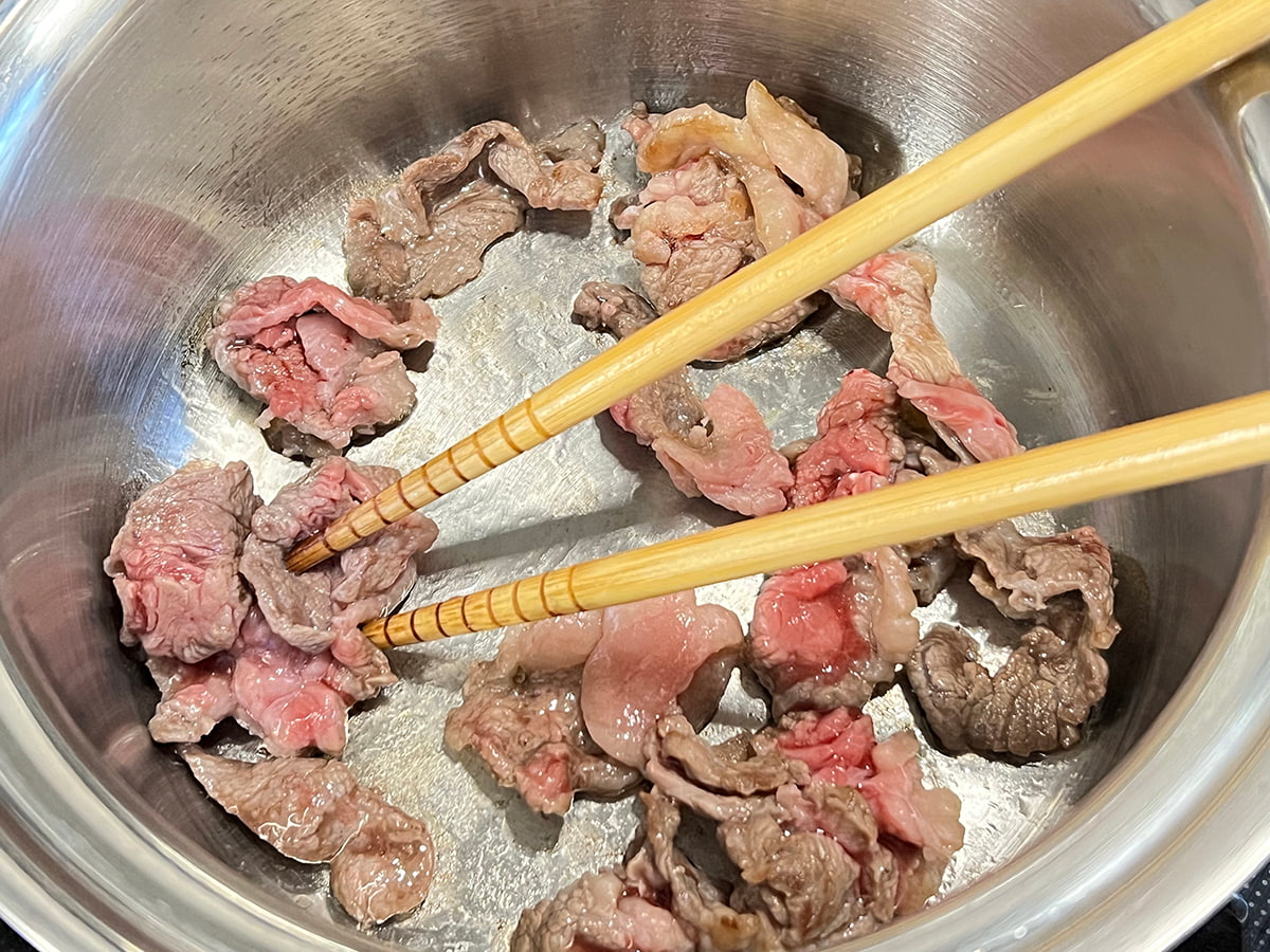 韓国雑煮（トックッ）：牛肉を炒める