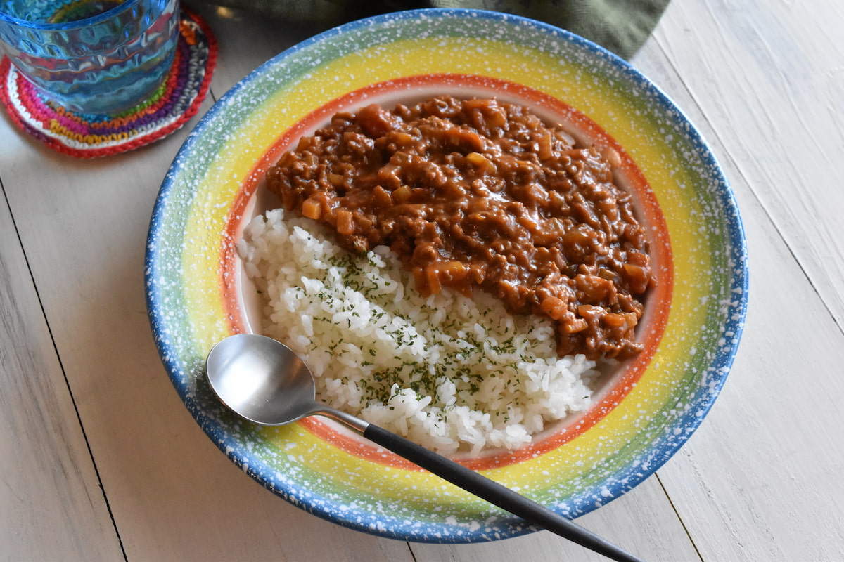 仕上げ(大根入りトマト缶でキーマカレー)