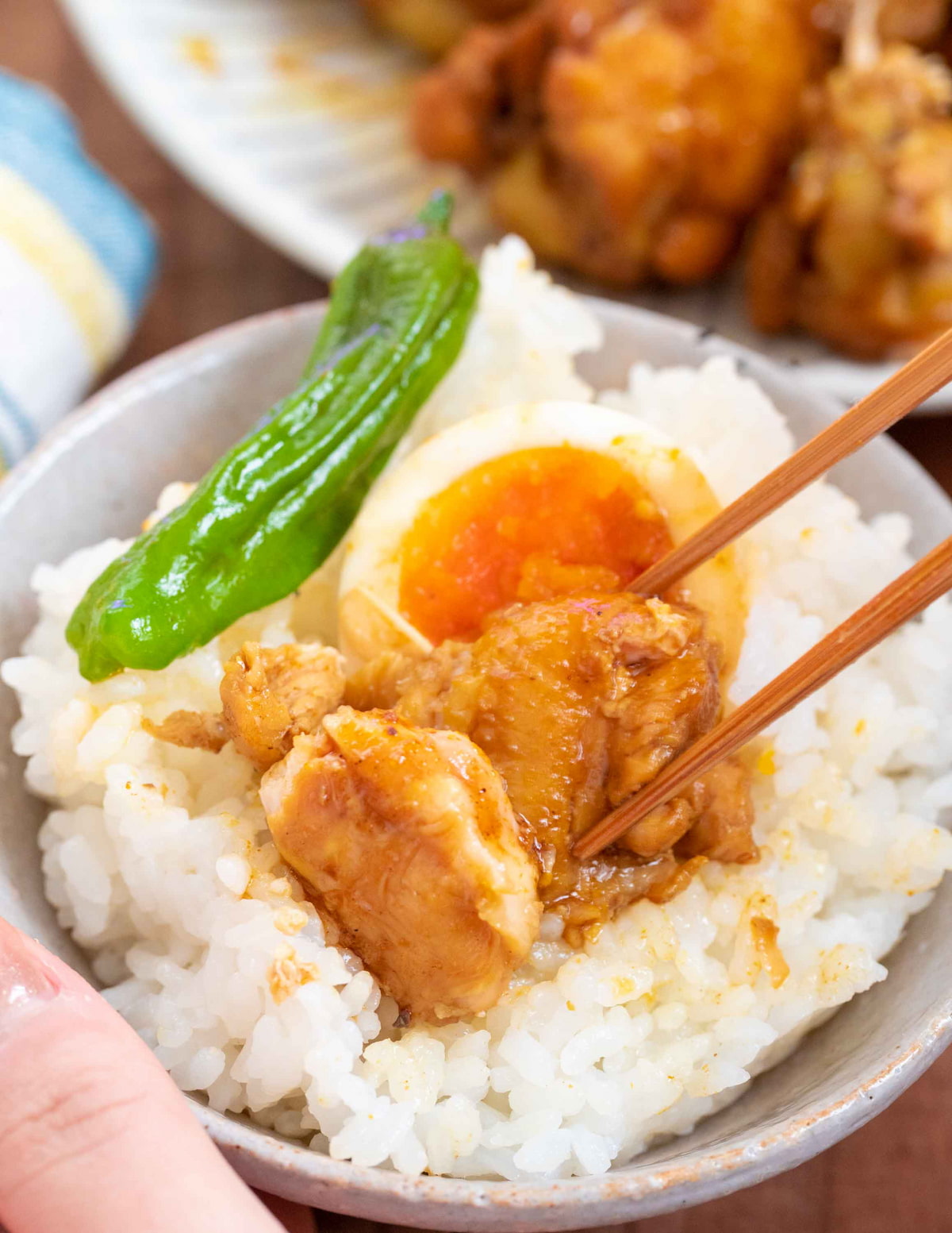 手羽元カレー醤油煮ご飯のせ