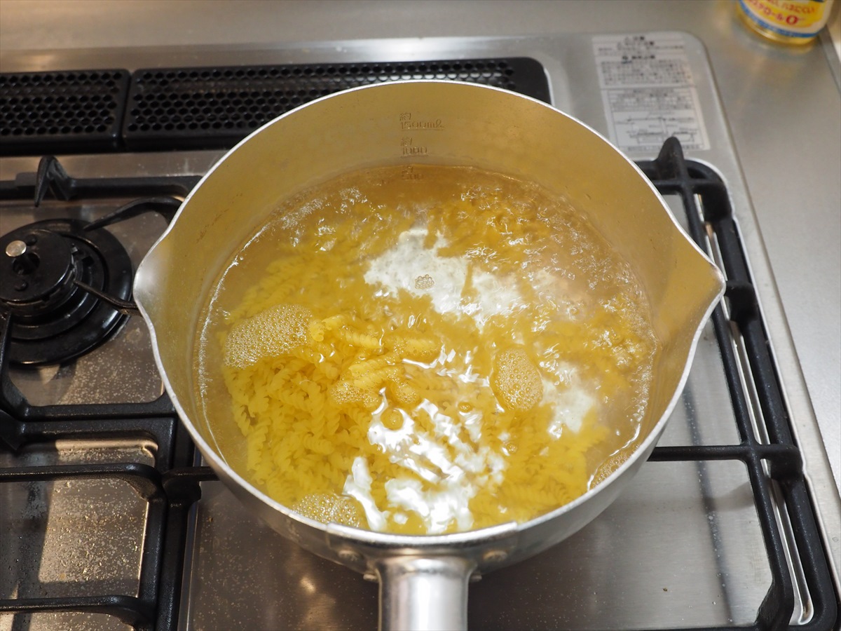 鶏むね肉とマッシュルームのトマトパスタ
