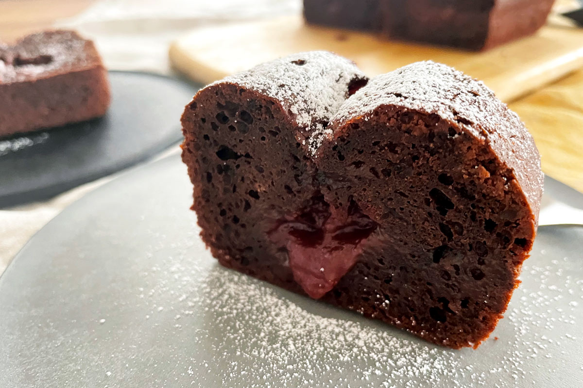 中からチョコレートとジャムがトロ〜リ。パウンド型で作る「濃厚フォンダン・ショコラ」