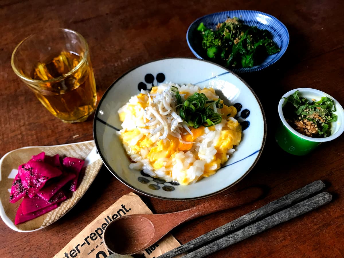 レンジで卵がゆの和定食で朝ごはん