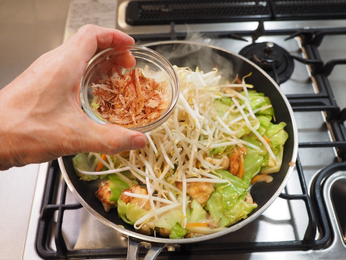 メガ盛り野菜と鶏むね肉の野菜炒め