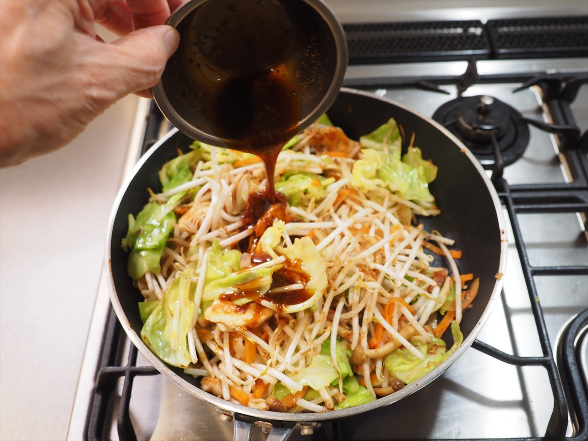 メガ盛り野菜と鶏むね肉の野菜炒め