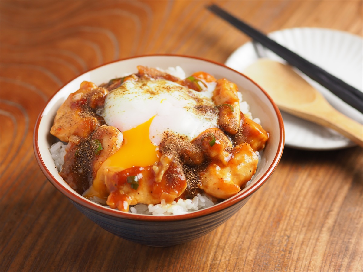 鶏むね肉の温玉麻婆丼