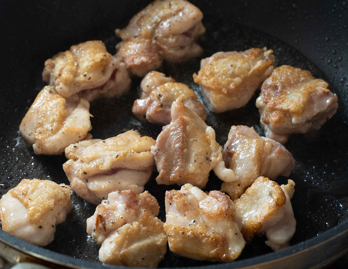 鶏肉焼く