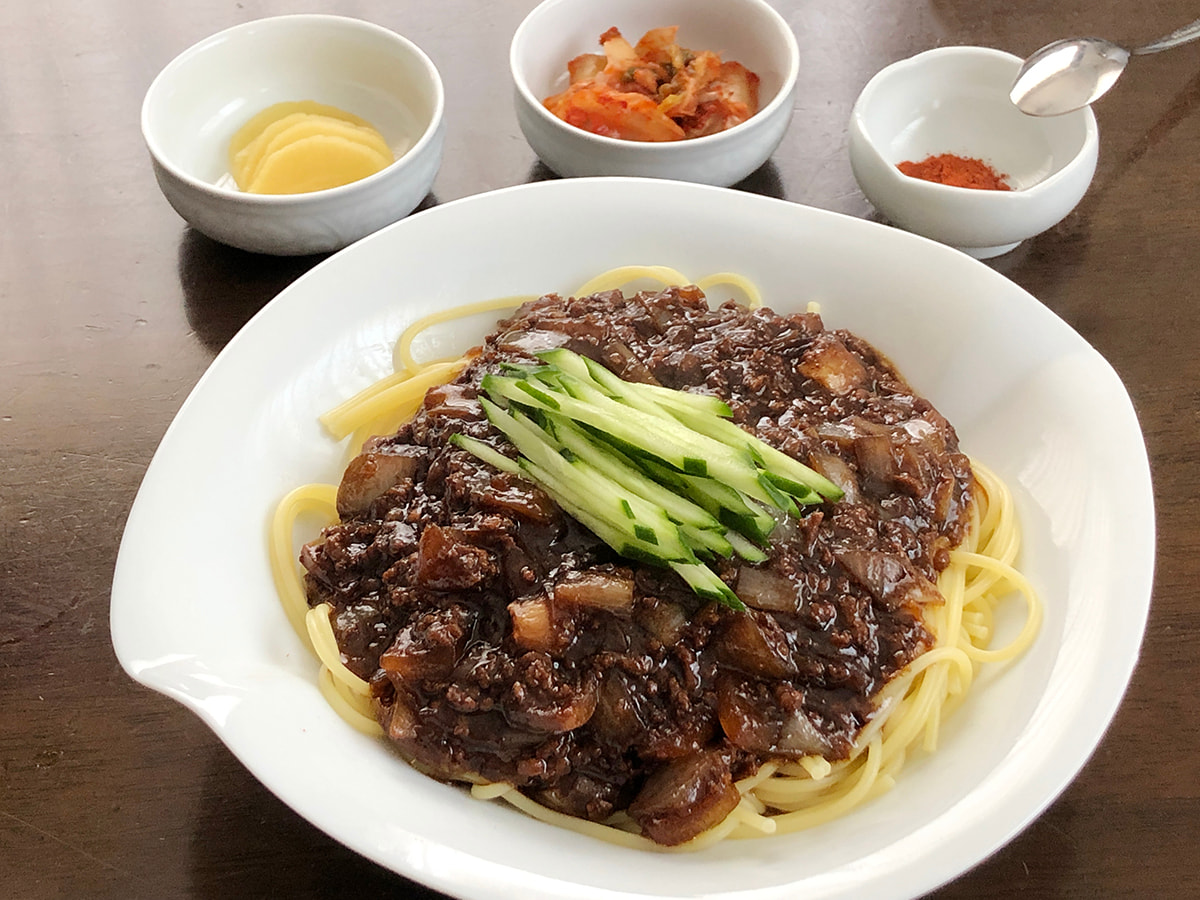 ジャージャー麺