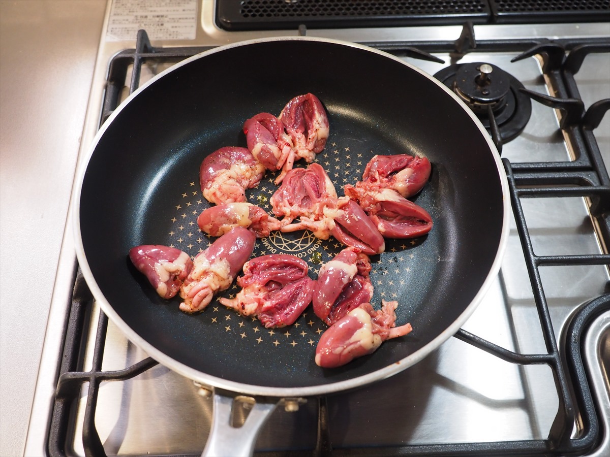 鶏ハツとブロッコリーの焼きサラダ