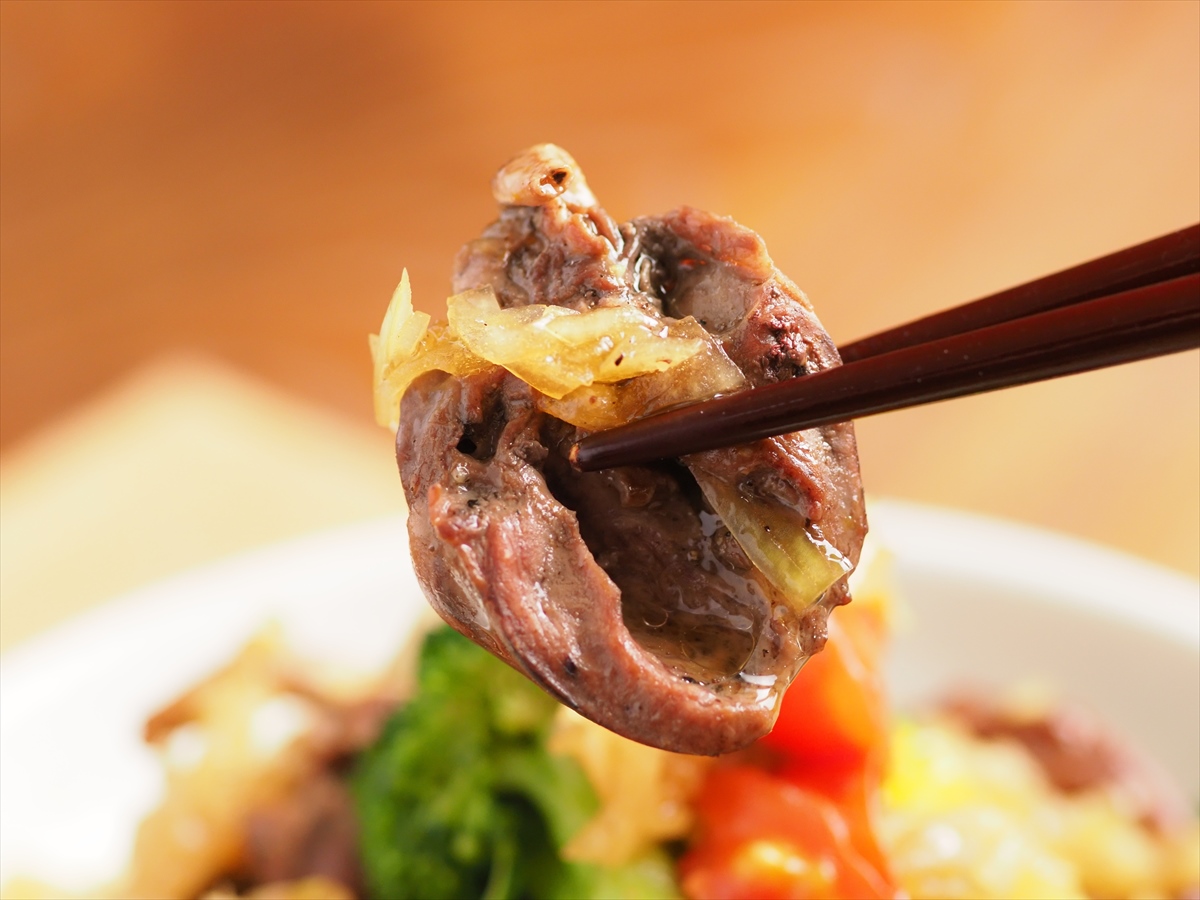鶏ハツとブロッコリーの焼きサラダ