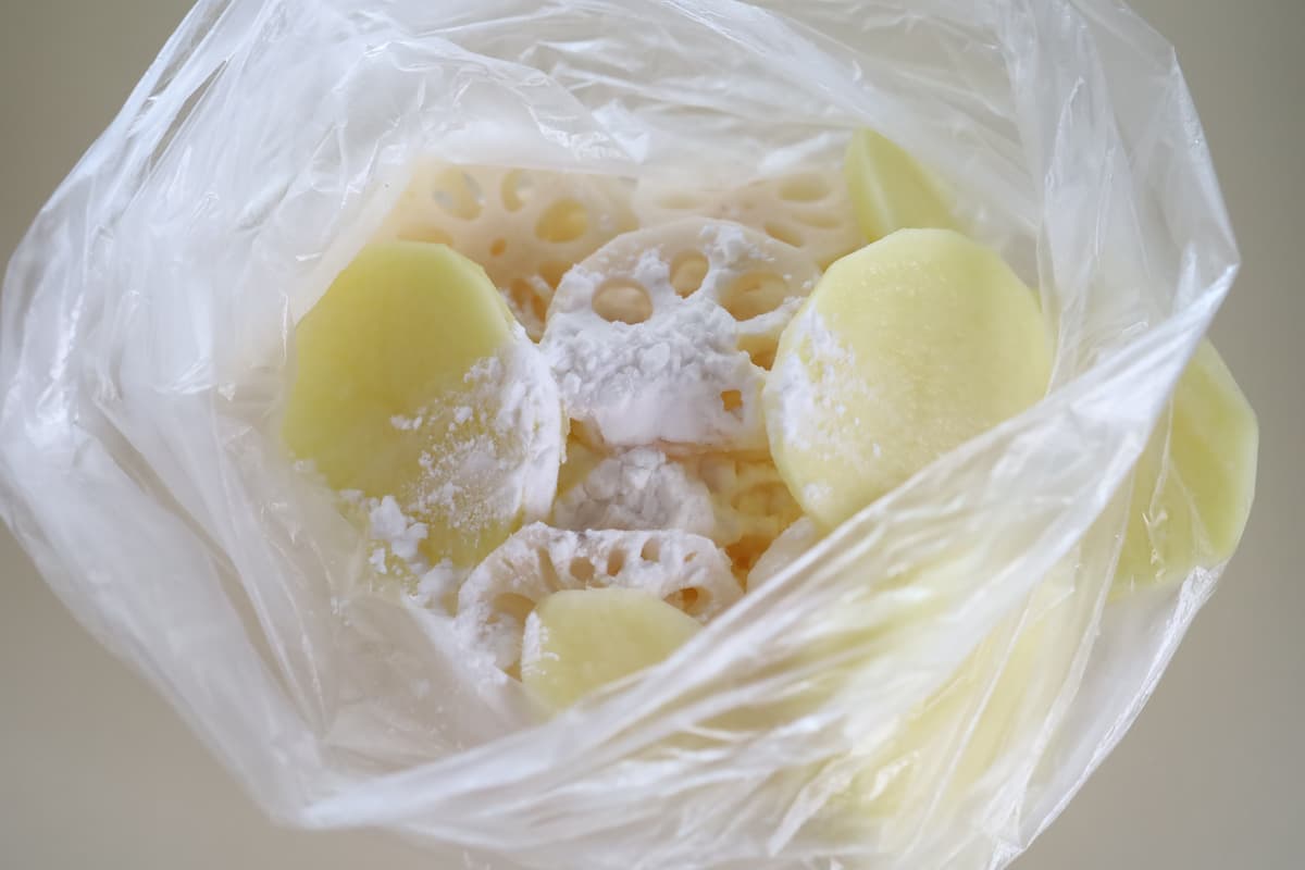 れんこんとじゃがいもの甘酢炒め