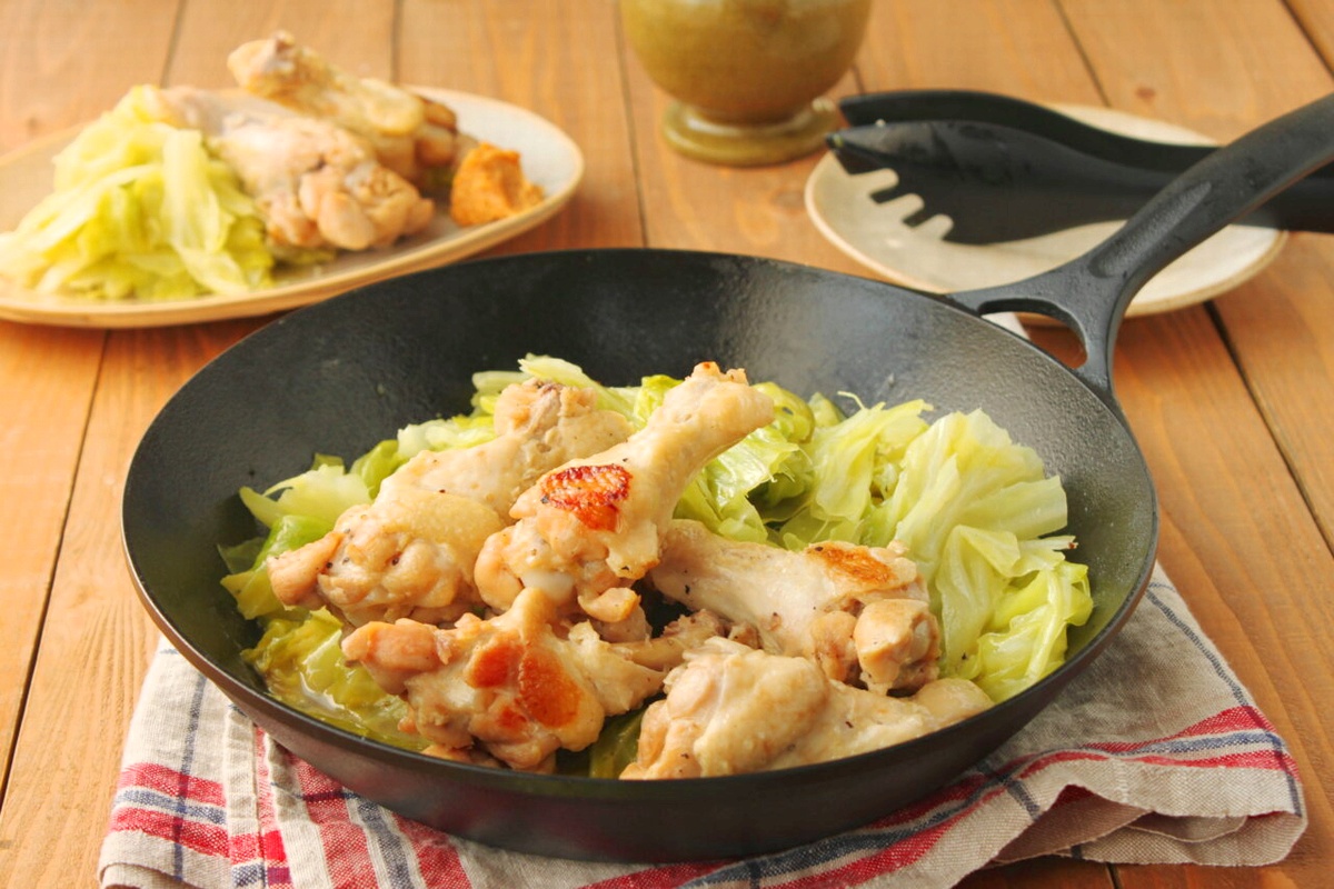 かめ代。さんの鶏手羽先とキャベツのトロトロ煮レシピ
