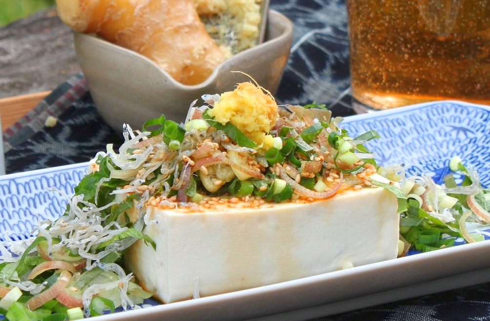 かめ代。さんのじゃこと薬味たっぷりの冷や奴レシピ