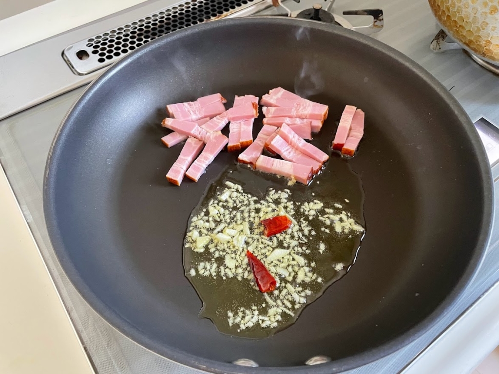 「トマトとベーコンのパスタ」レシピ ベーコン