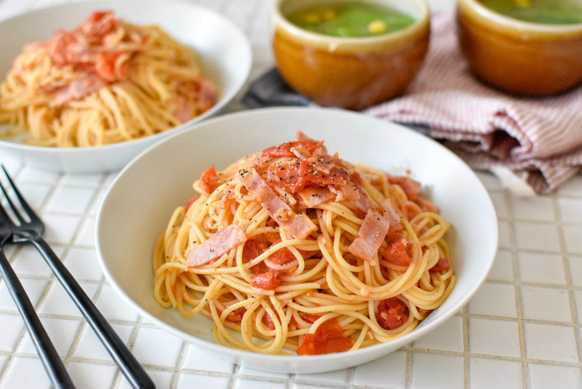 フレッシュトマトとベーコンのお手軽パスタ