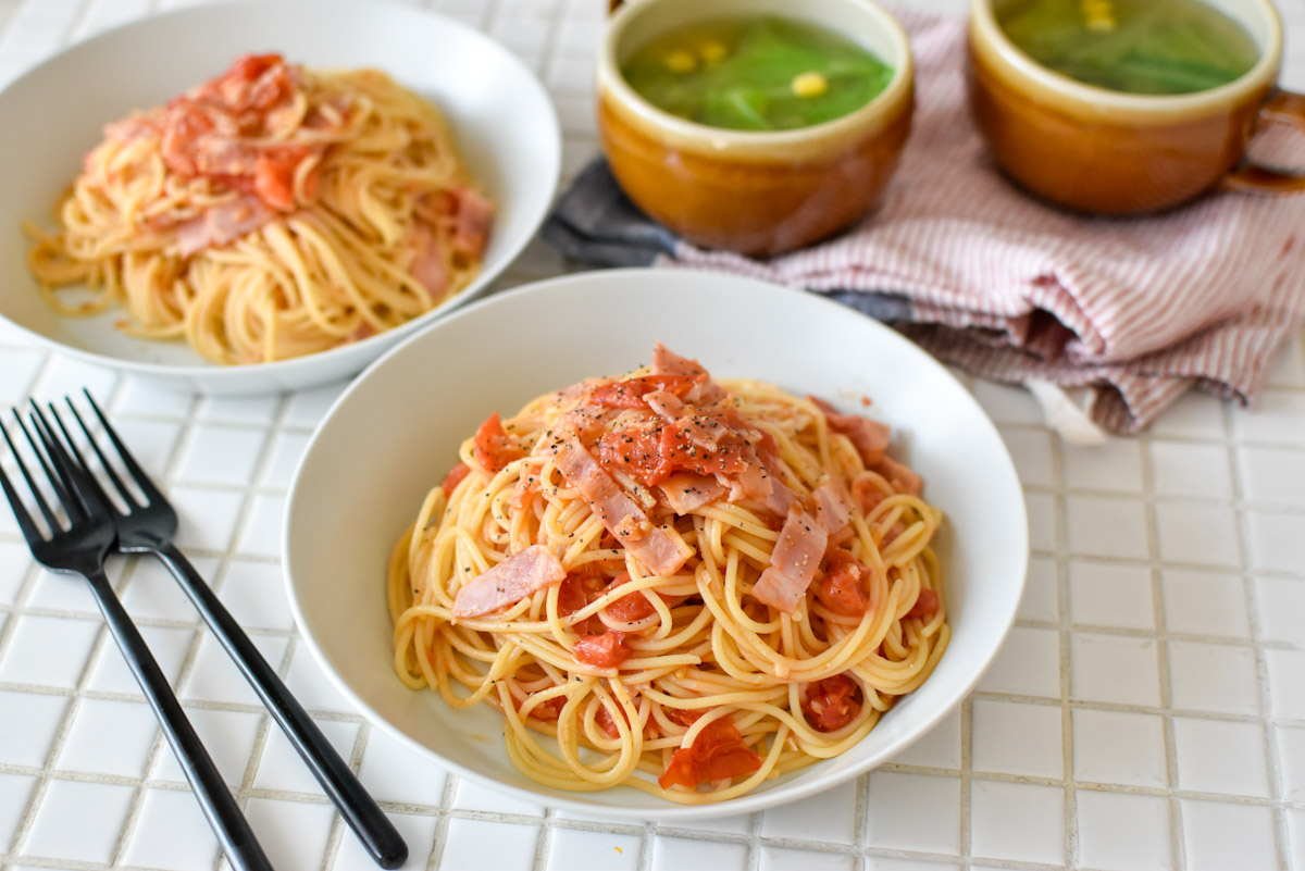 フレッシュトマトとベーコンのお手軽パスタ