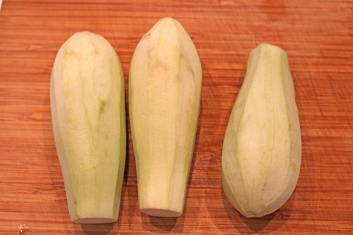 「レンジで簡単！とろとろなすの甘酢和え」レシピ　工程1