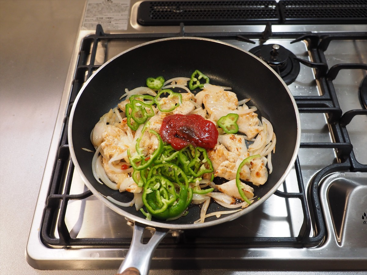 「鶏むね肉のナポリタン風炒め」レシピ