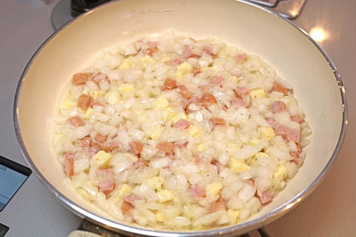 新玉ねぎが甘くておいしい「ハッシュドソーセージオニオン」レシピ