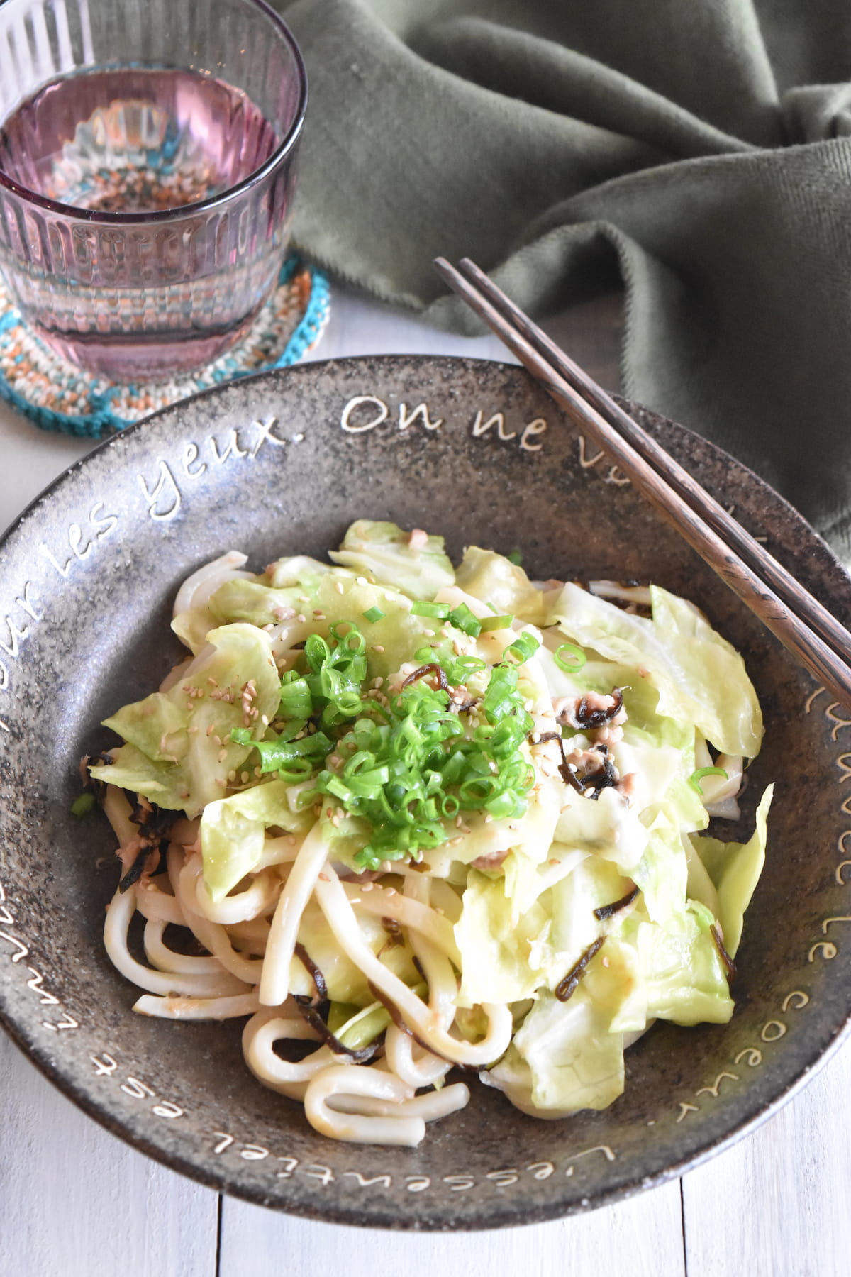 出来上がり(ツナ缶と春キャベツの塩昆布うどん)