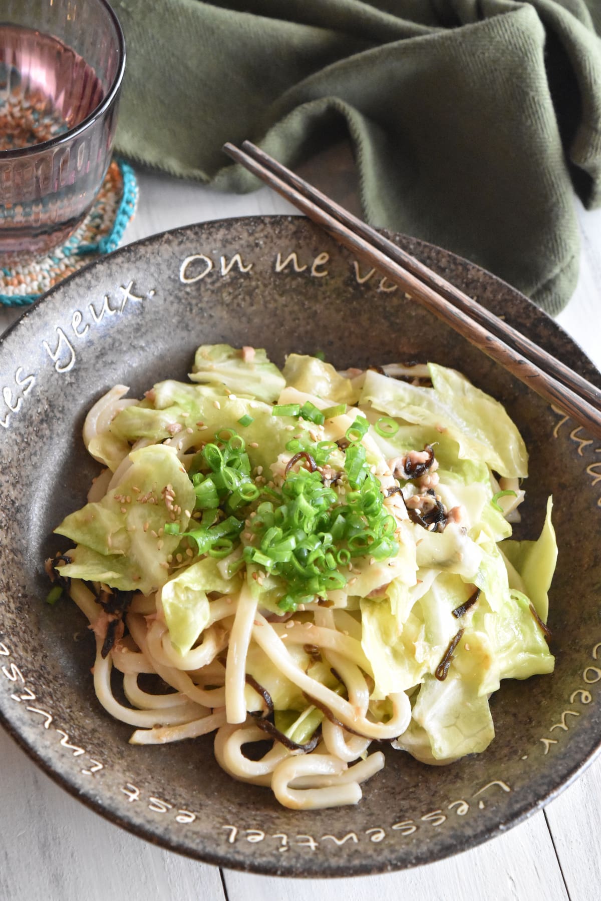 出来上がり(ツナ缶と春キャベツの塩昆布うどん)