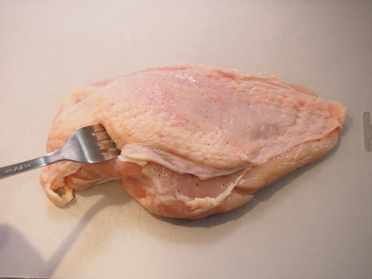 柔らか鶏むねローストの新玉ねぎソースかけ