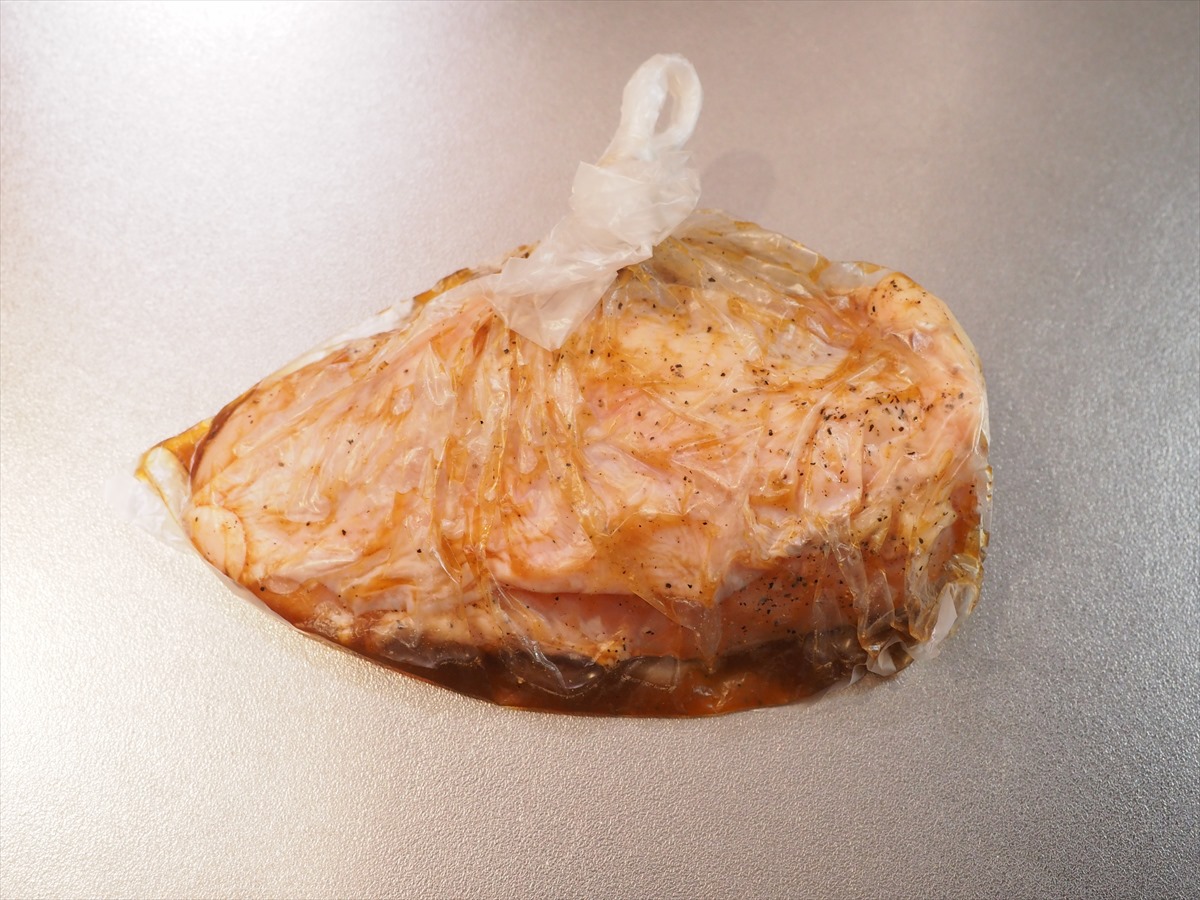 柔らか鶏むねローストの新玉ねぎソースかけ
