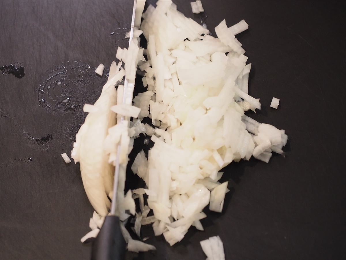 柔らか鶏むねローストの新玉ねぎソースかけ
