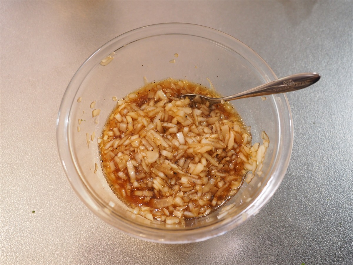 柔らか鶏むねローストの新玉ねぎソースかけ