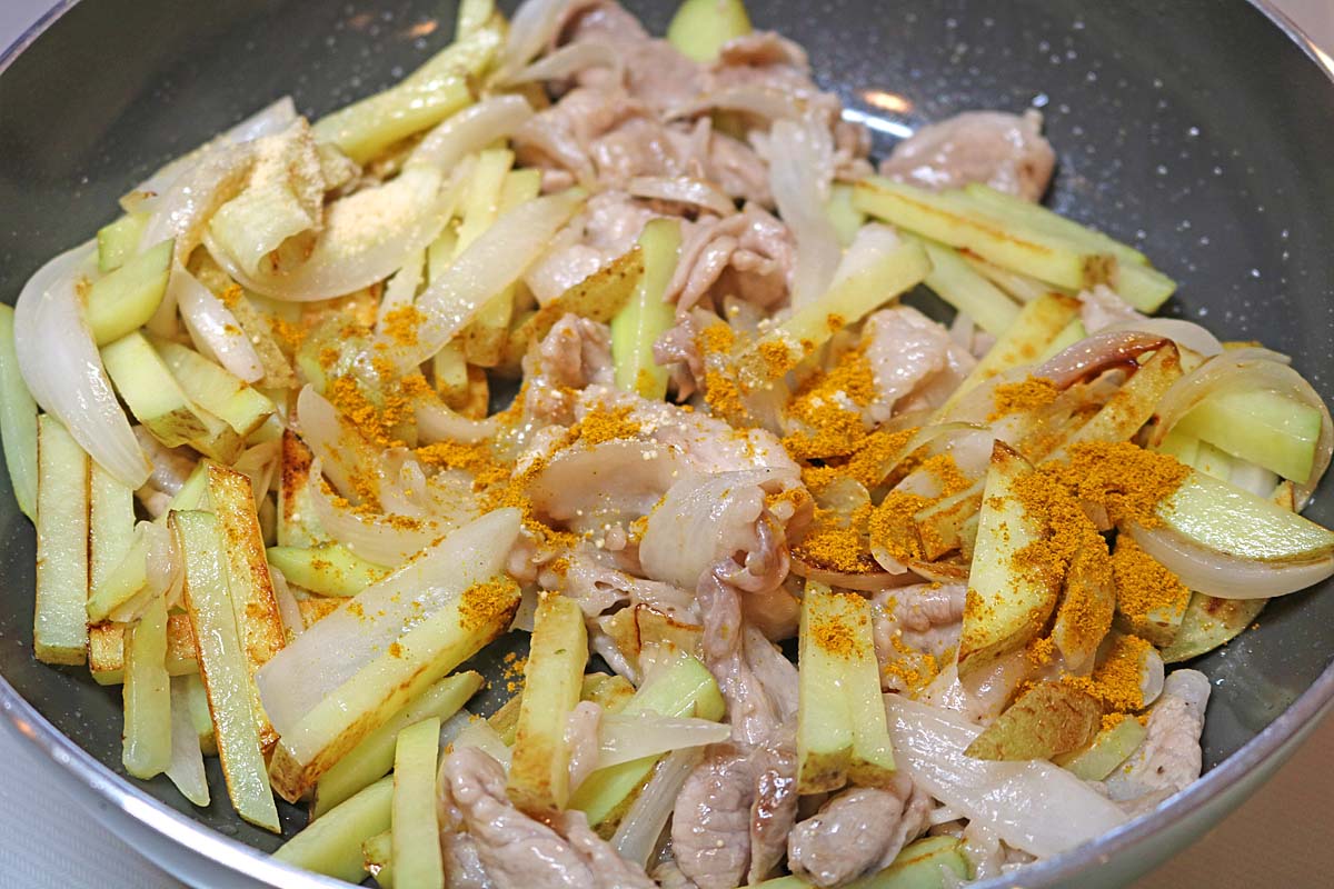 「新じゃがカレー炒め」レシピ