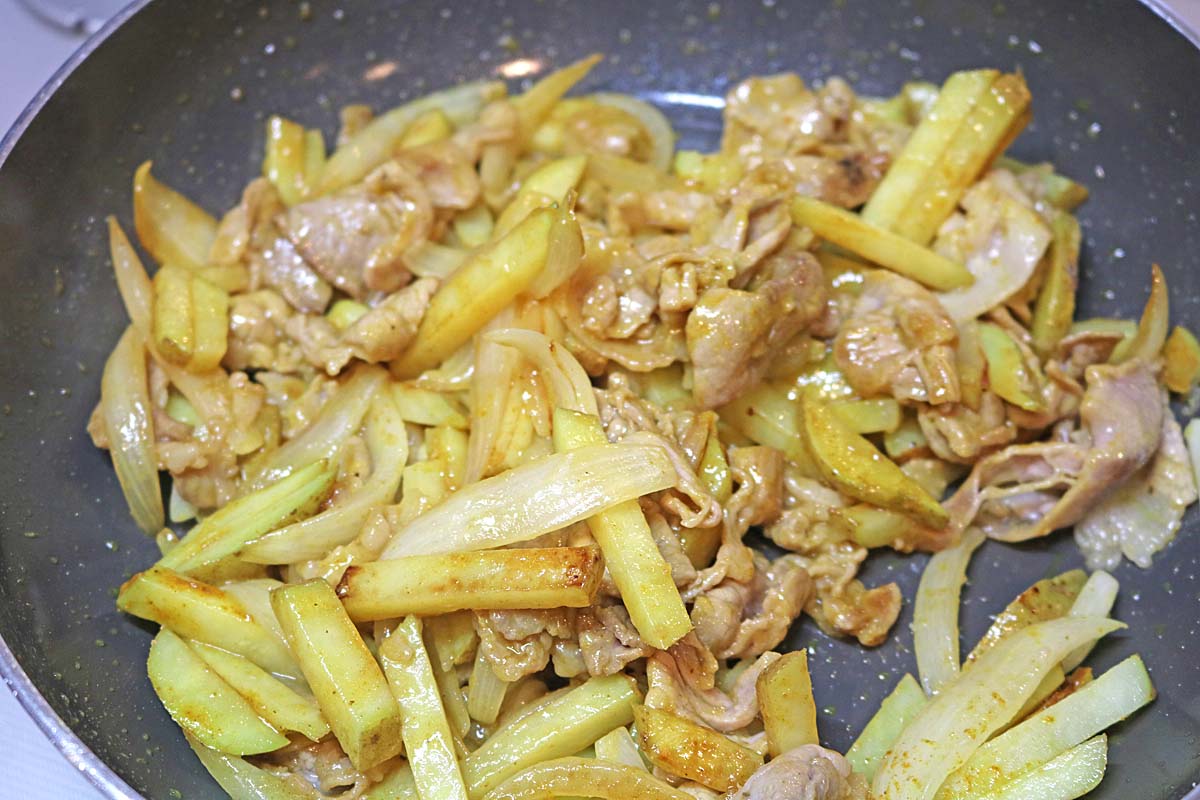 「新じゃがカレー炒め」レシピ