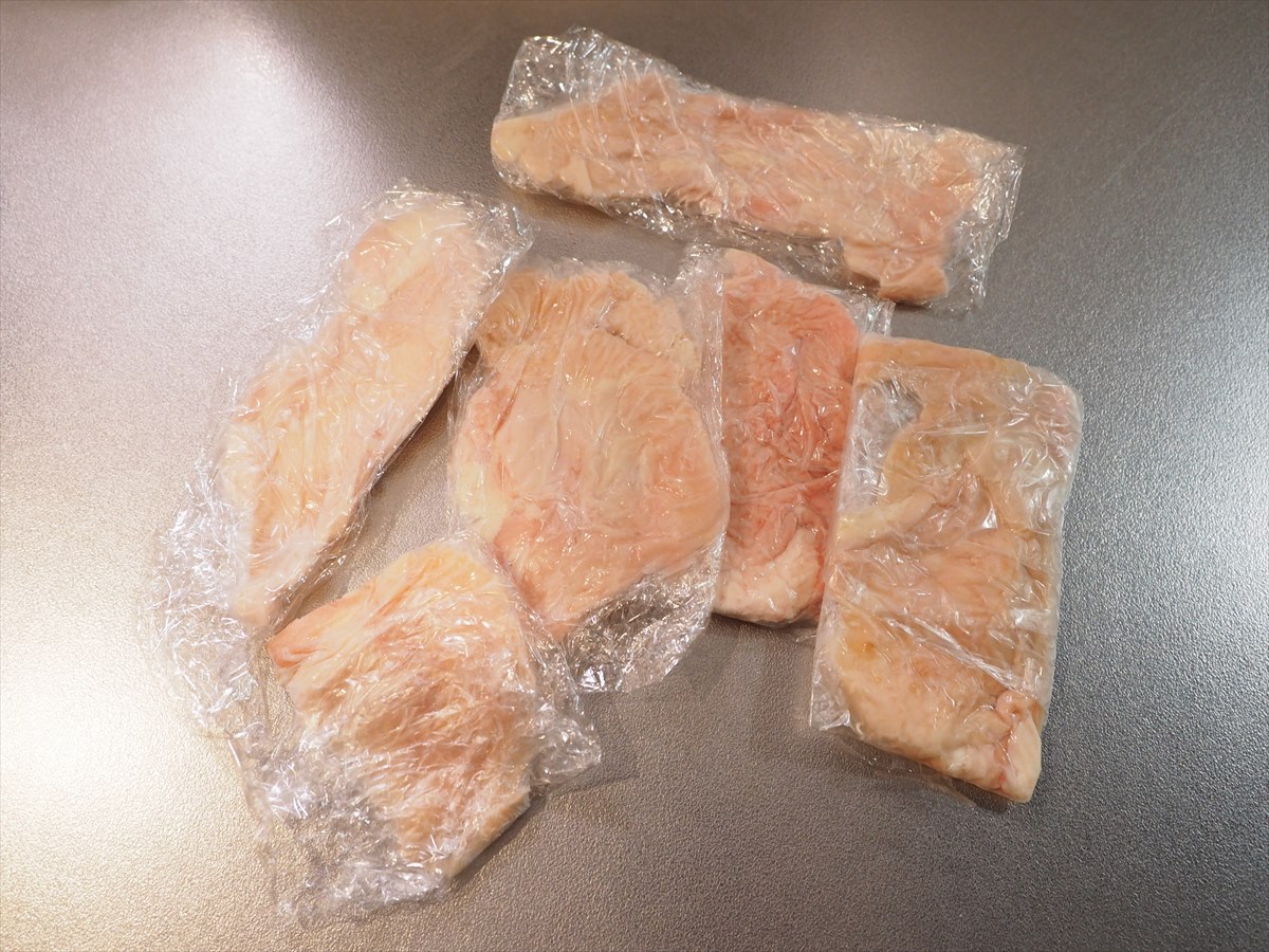 「鶏皮ポン酢と新玉ねぎのサラダ」レシピ