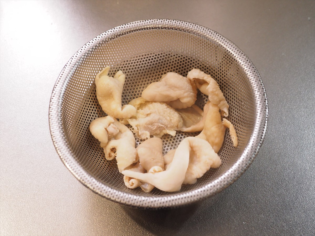 「鶏皮ポン酢と新玉ねぎのサラダ」レシピ