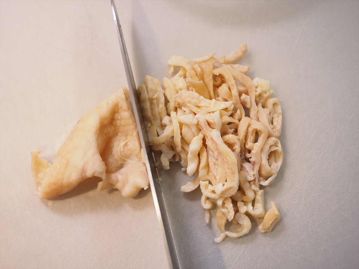 「鶏皮ポン酢と新玉ねぎのサラダ」レシピ