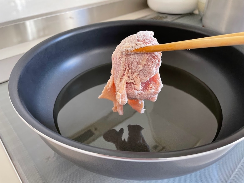 油の値上げは「揚げ焼き」で対策！少ない油で節約しながら上手に揚げ物を作るコツ