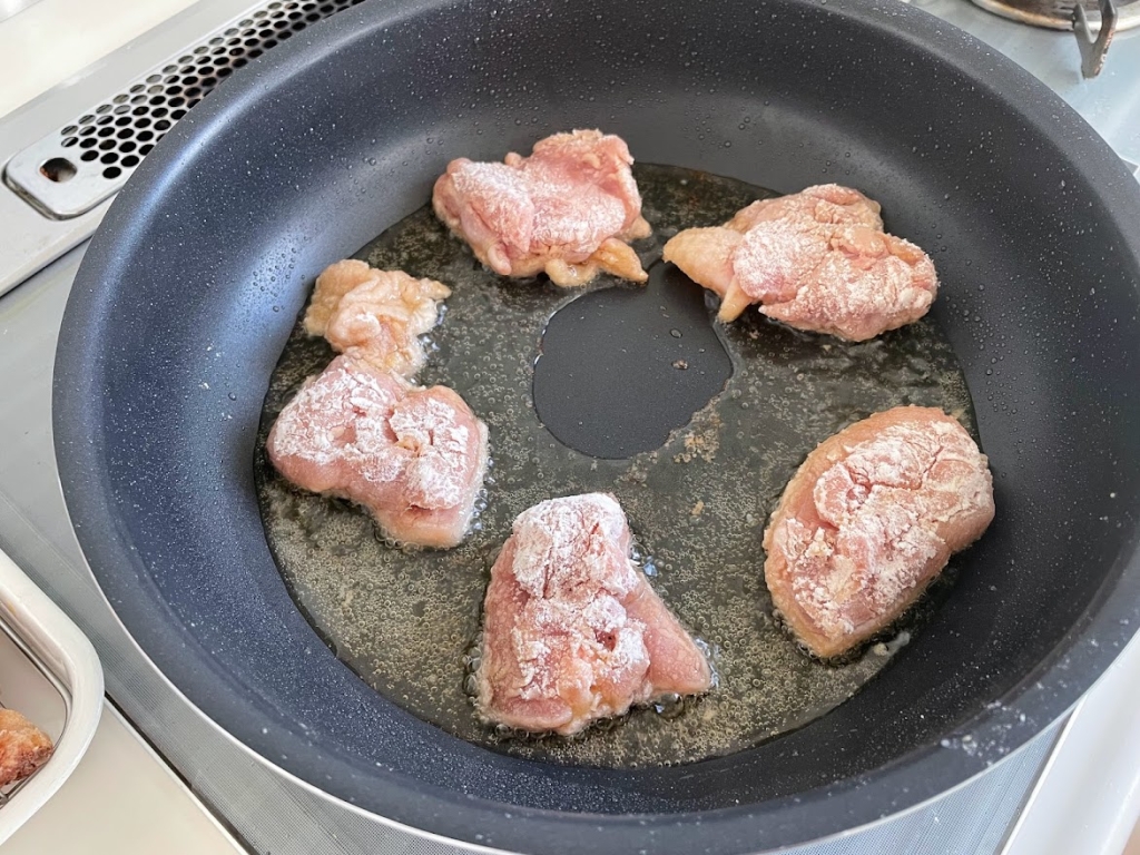 油の値上げは「揚げ焼き」で対策！少ない油で節約しながら上手に揚げ物を作るコツ