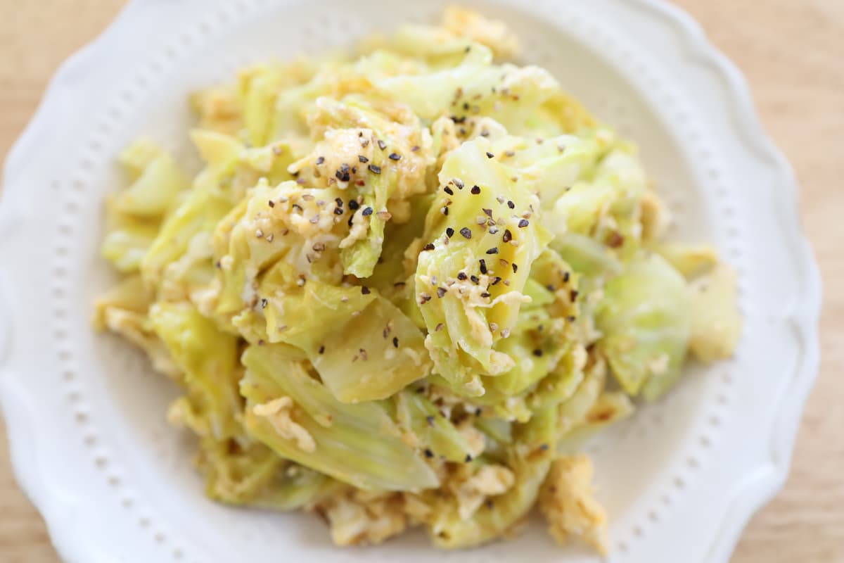 やわらかな春野菜がおいしすぎる!「春キャベツと卵のふんわり炒め」