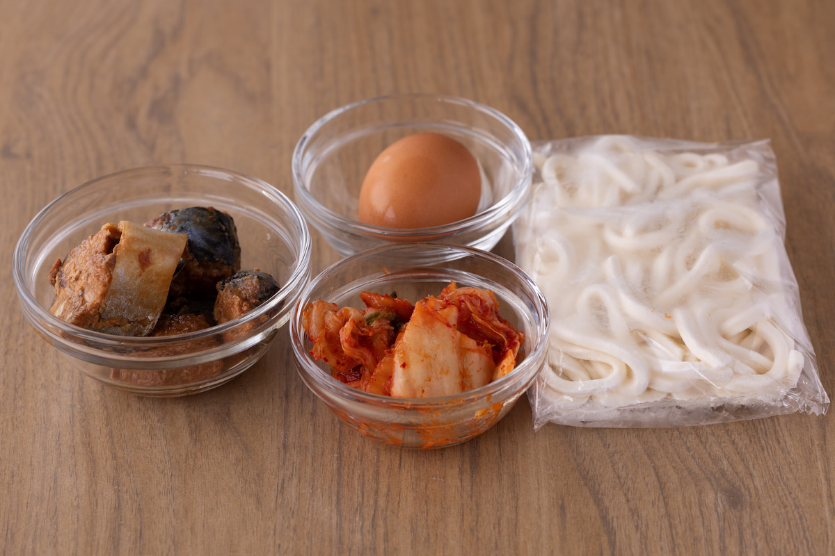 「さばキムバターうどん」レシピ