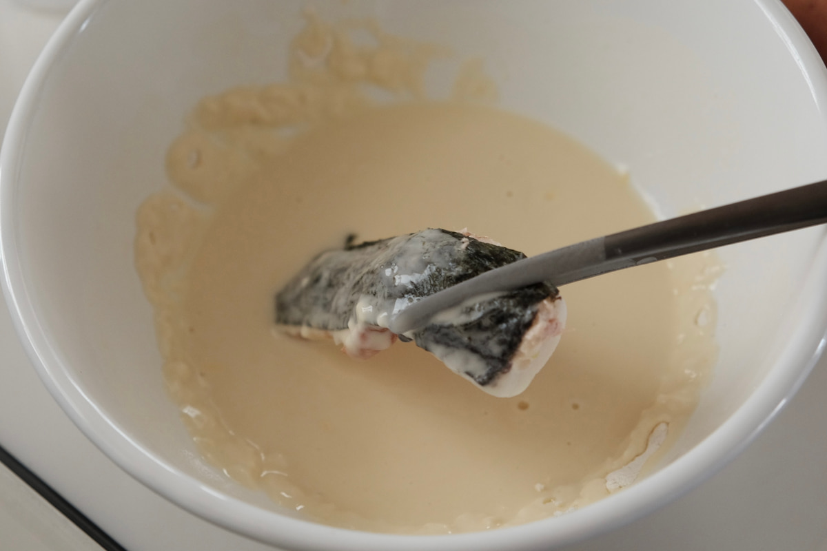 工程4 ちくわとツナの磯辺揚げ