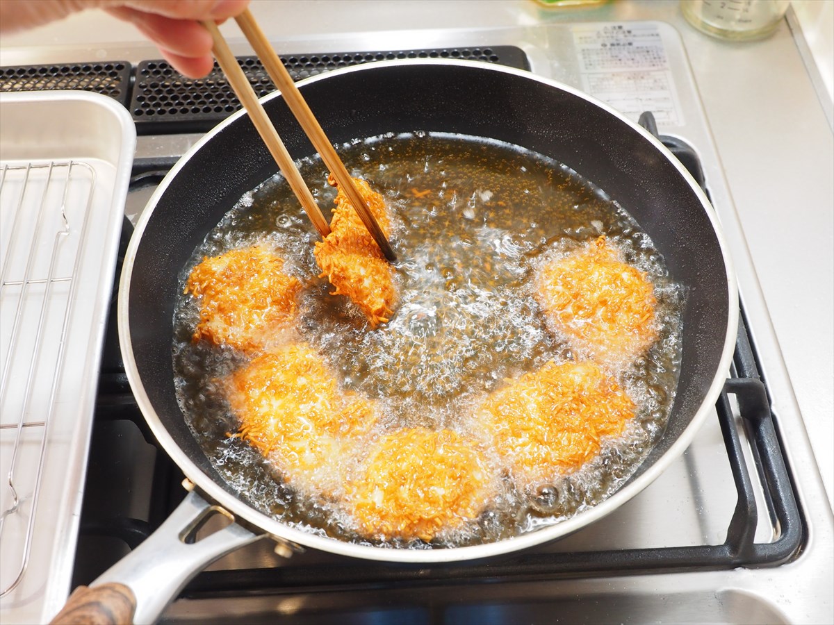 「鶏むね肉のチキンラーメンから揚げ」レシピ