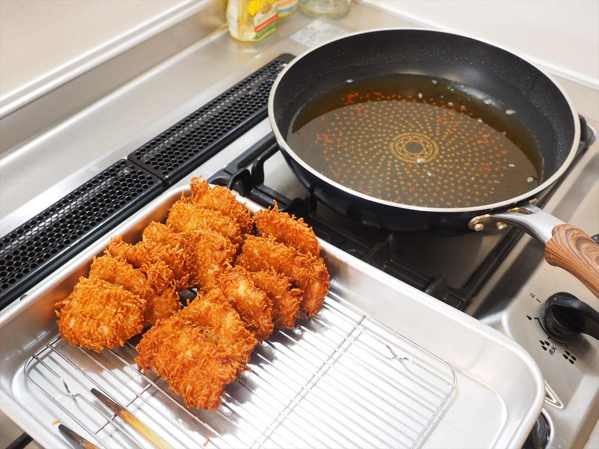 「鶏むね肉のチキンラーメンから揚げ」レシピ