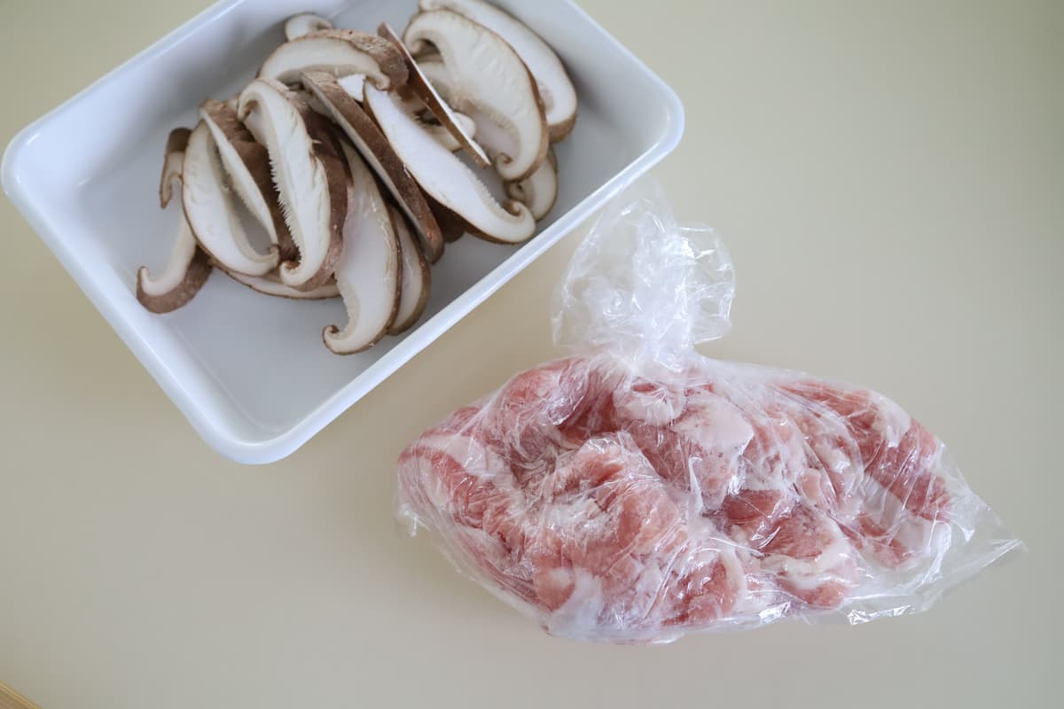 豚肉としいたけの甘辛炒め